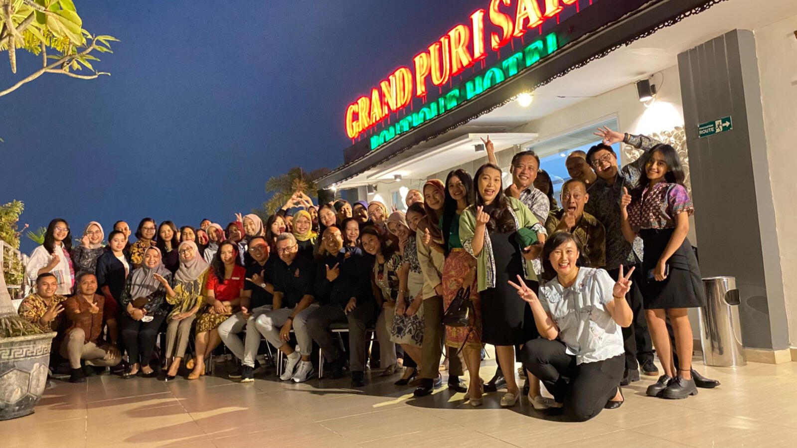 Offline event An offline event with AMSIH-HHRMA Yogyakarta. Here I presented: Content Creation for HR.